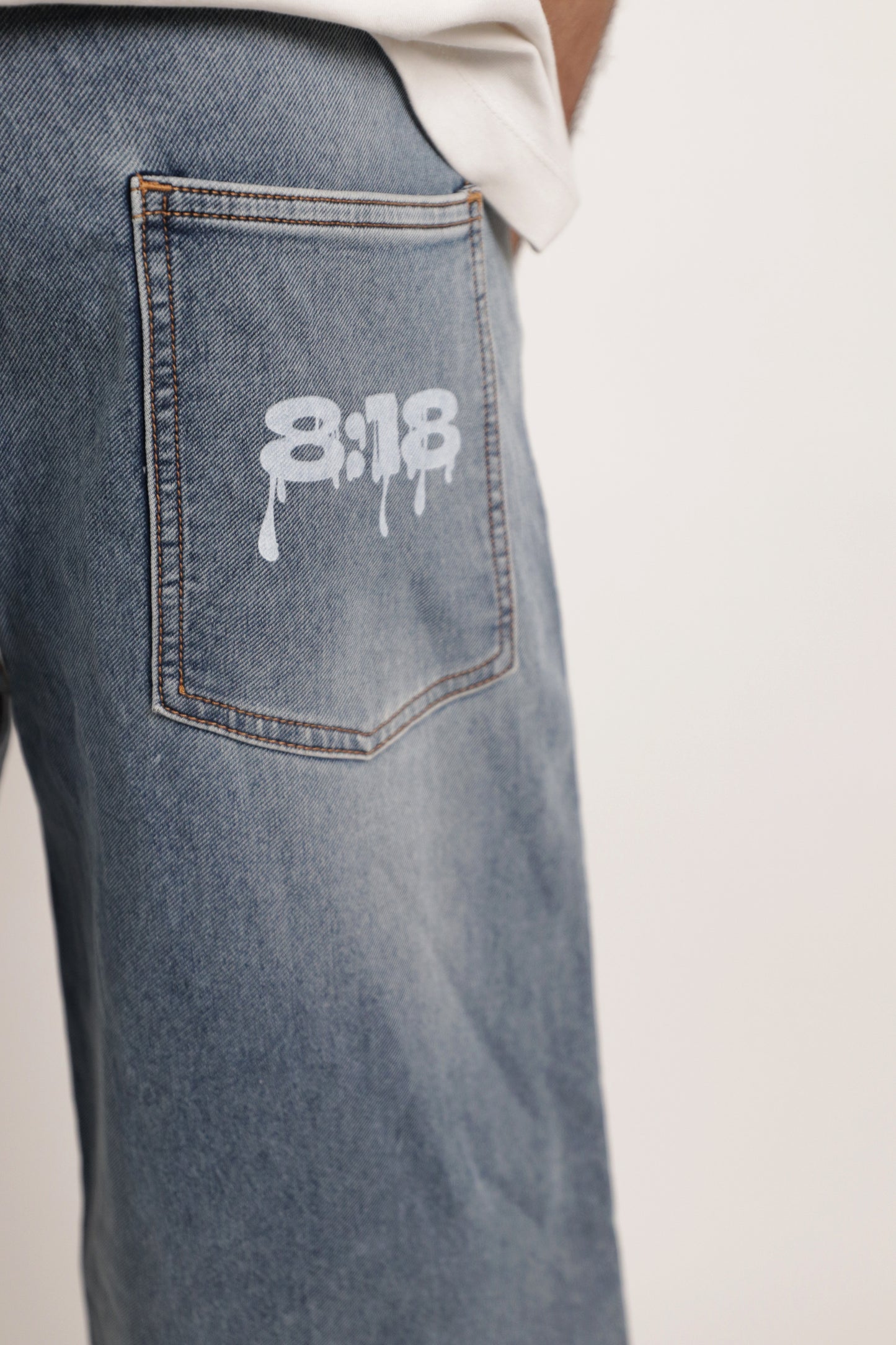 Light wash jeans/unisex